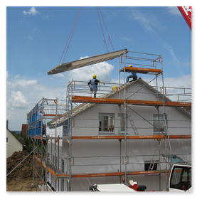 Gerüst an Einfamilienhaus für sicheren Zugang