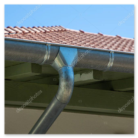 Neues Fallrohr an moderner Fassade