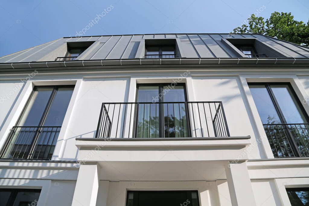 Titanzink-Fassade in Stehfalztechnik